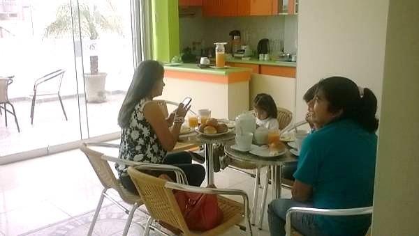 Hostal Florida Чиклайо Экстерьер фото